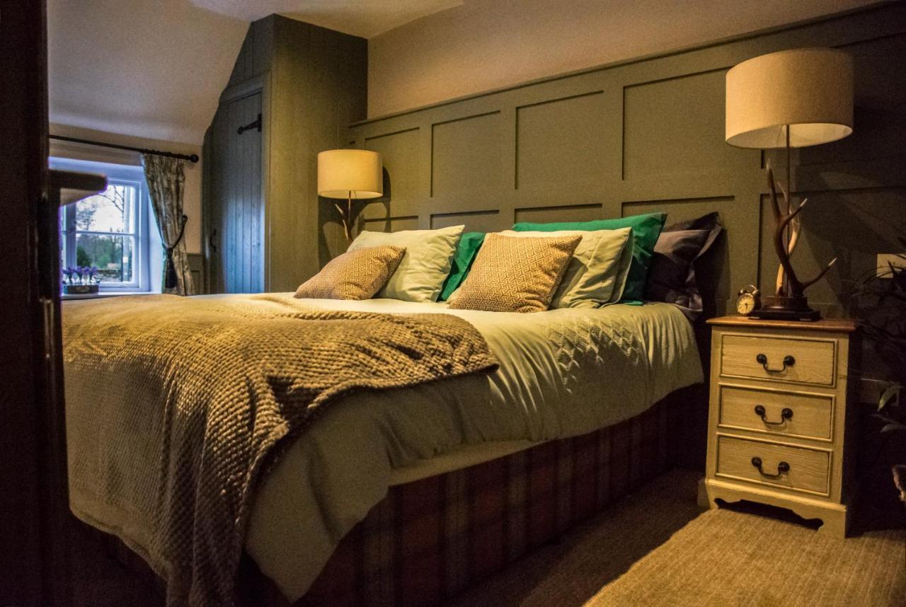The Crown Inn Gayton  Стая снимка