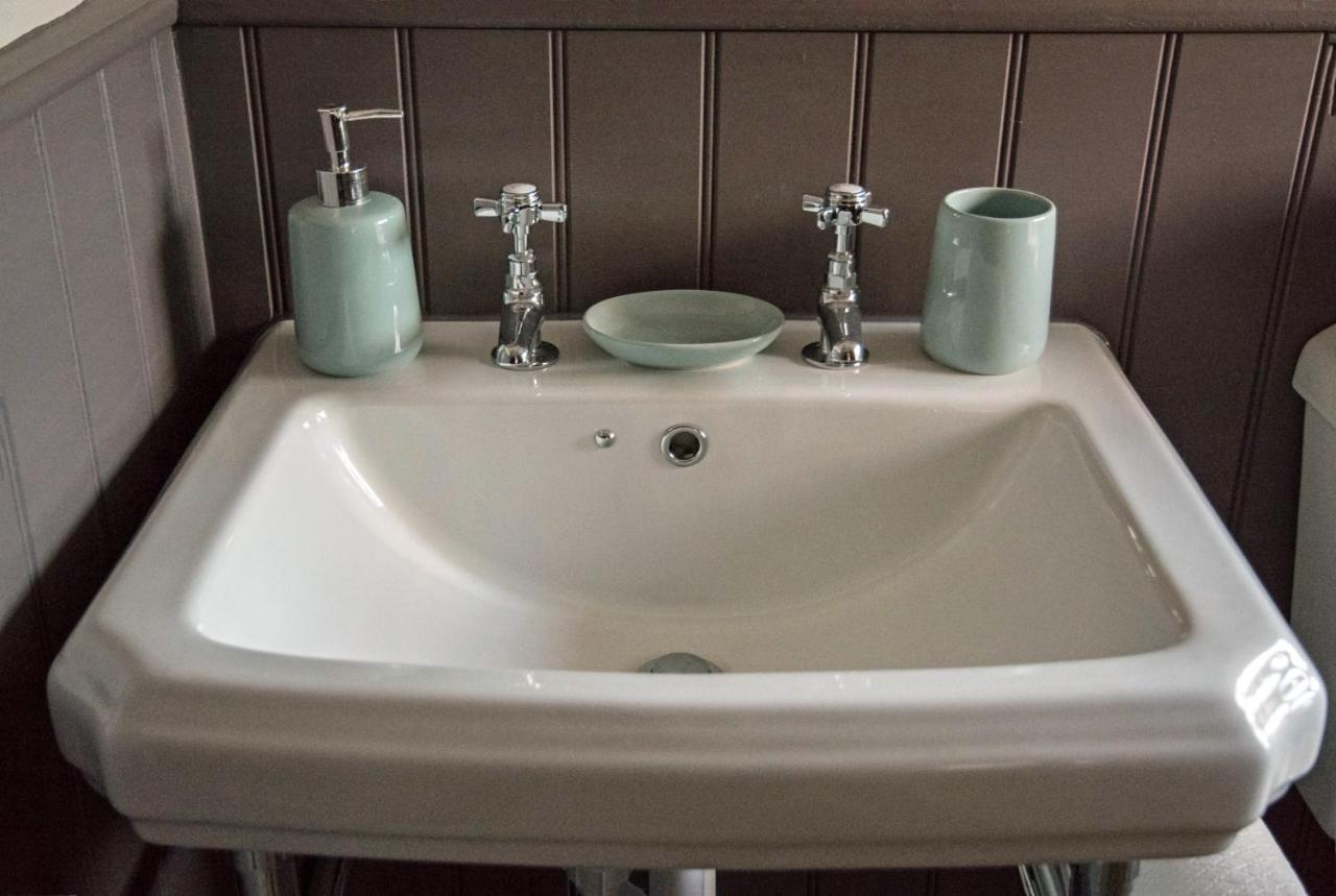 The Crown Inn Gayton  Стая снимка